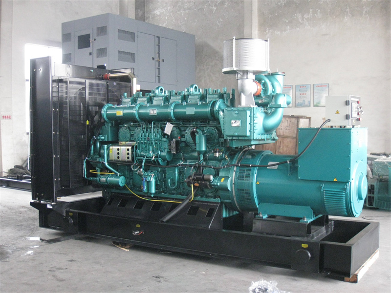 丰顺200KW 柴油发电机的油耗是多少？
